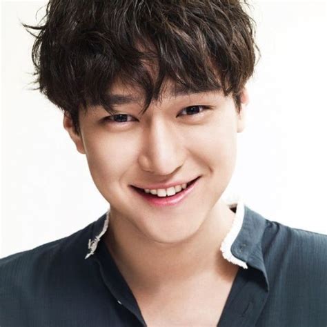 Go Kyung Pyo (고경표) .